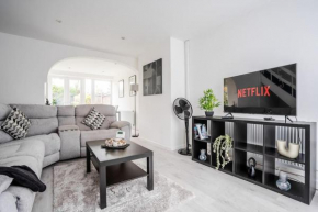 Comfy 3 Bedroom Home - Merseyside
